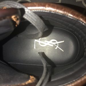 Brown High Top Causal Sneaker